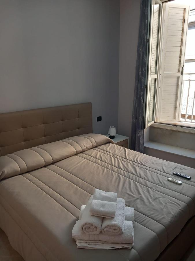 Greth House Bed & Breakfast เนเปิลส์ ภายนอก รูปภาพ